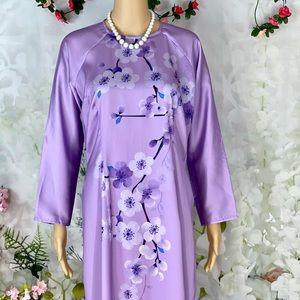 Áo dài lụa thái Tuấn, New beautiful Vietnamese
size 3XL Vietnam (US size 10)